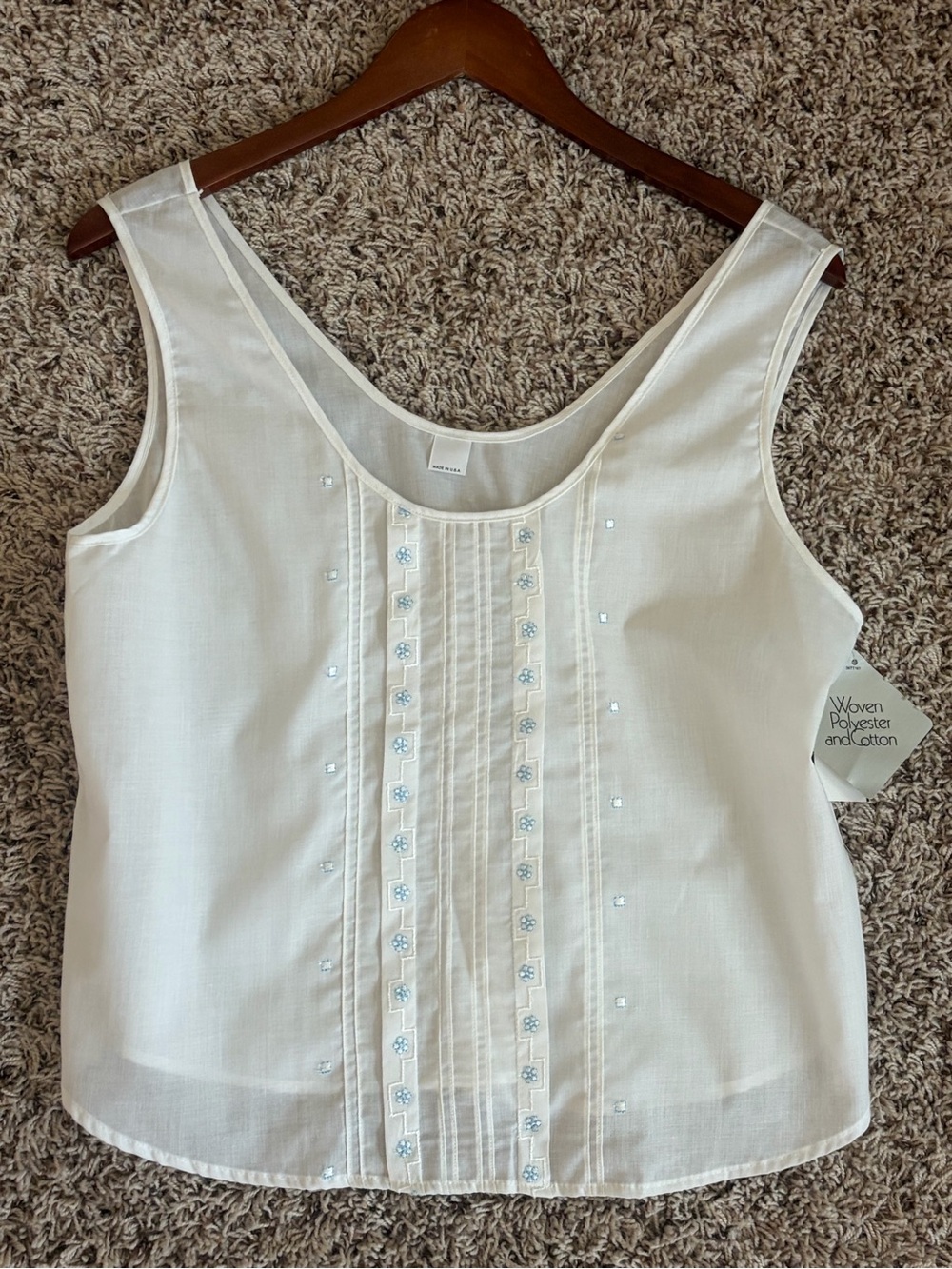 Vintage Women's White Sleeveless Embroidered Pintuck Sears size M Tank Top NWT